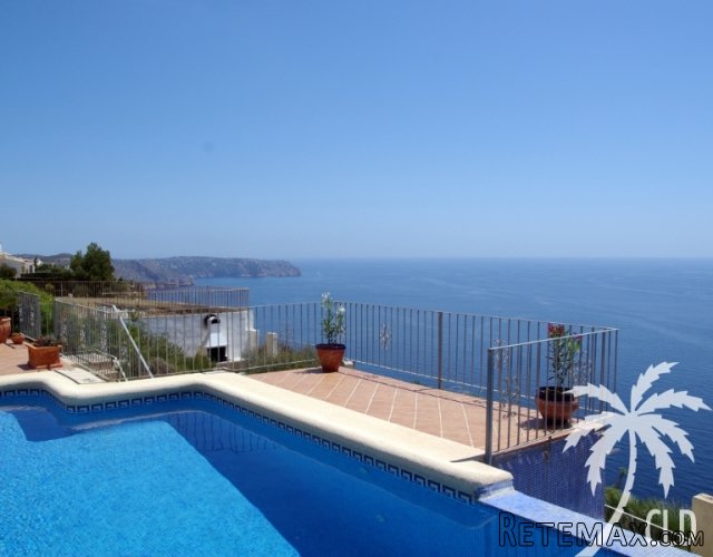 Seafront Villa for sale with infinity pool on the Cumbre... - 3