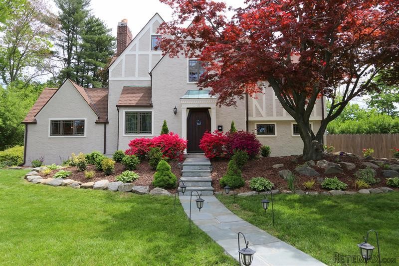 4 bedroom House For Sale: 10 Beaufort..