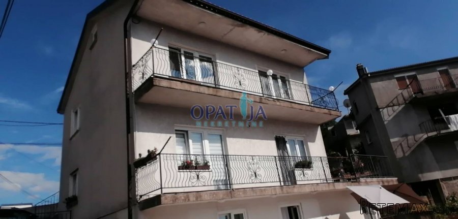 Lijepa kuća u zelenilu između Kastva i Matulja