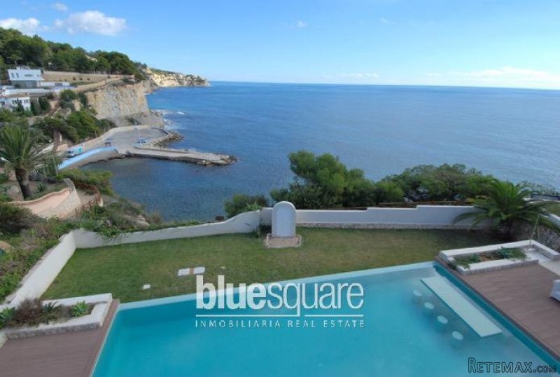 Modern villa on the seafront - 2