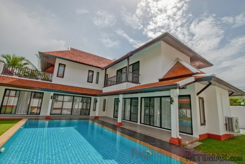 4 Bedroom House for sale in East..