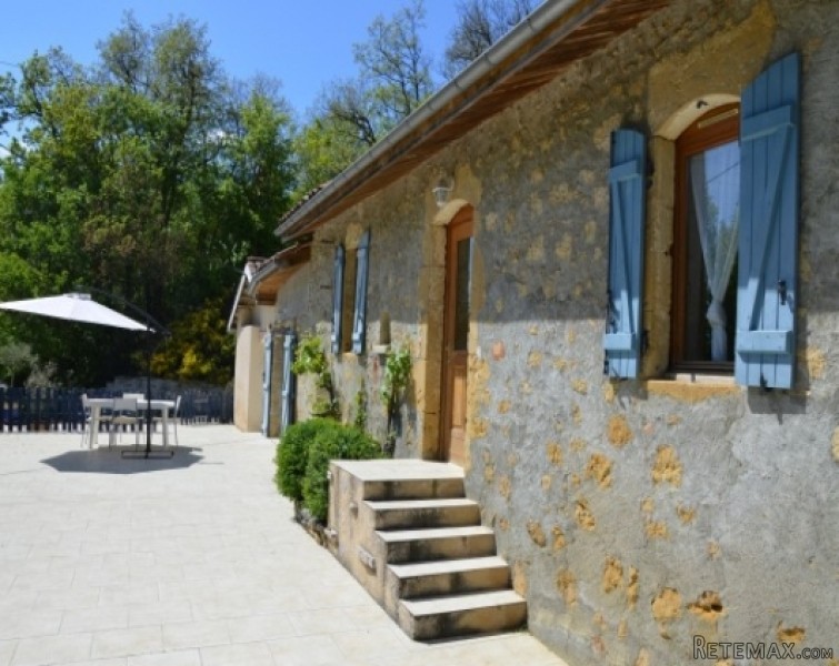 Superbly restored chartreuse with stone.. - 2