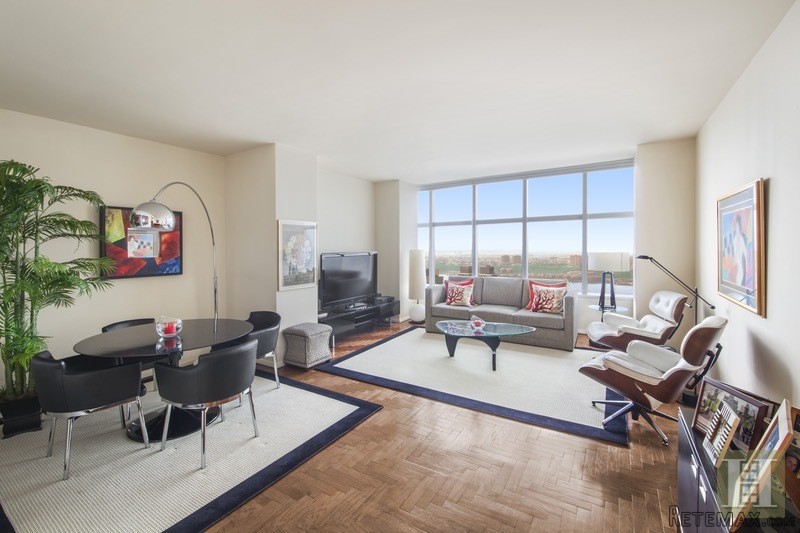 2 bedroom Apartment For Sale: 160 WEST..