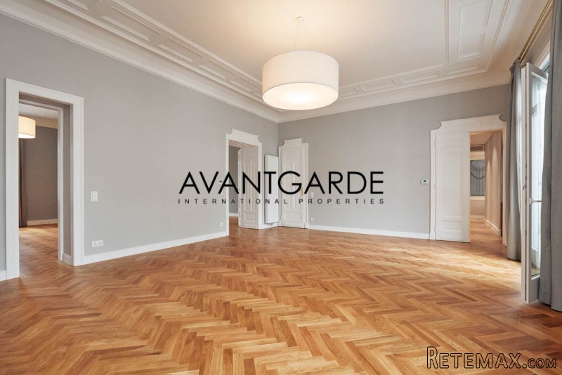 Stately classic Viennese apartment in..
