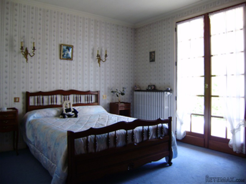 Large Detached House Close To Commerce - 2