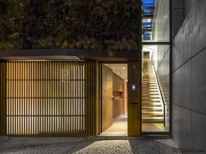 T3+2 Lisbon Apartment with Terrace for..