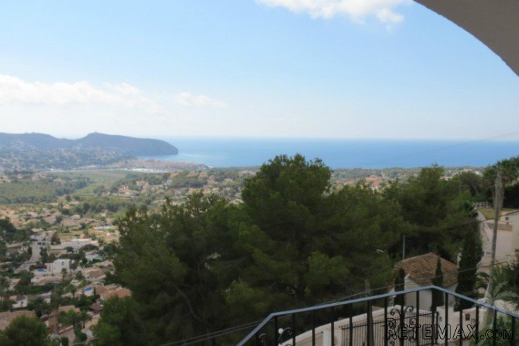 Enjoying stunning panoramic sea and coastline views from.. - 2