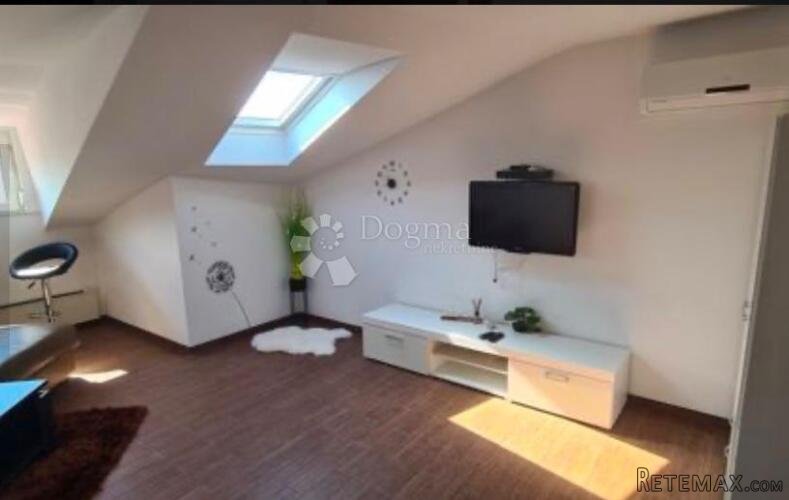 APARTMAN U POTKROVLjU 50m2(u naravi 70m2) - 3