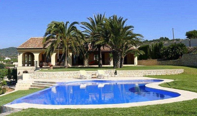4 Bedrooms - Villa - Alicante - For Sale