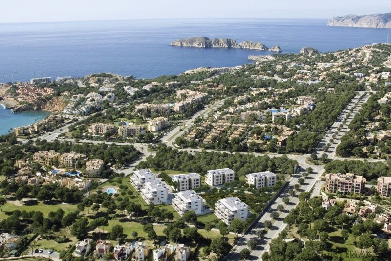 Spacious 3 Bedroom Apartments With Open..