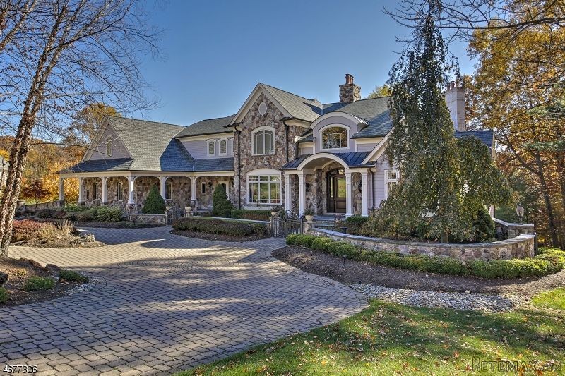 5 bedroom Detached House For Sale: 11..