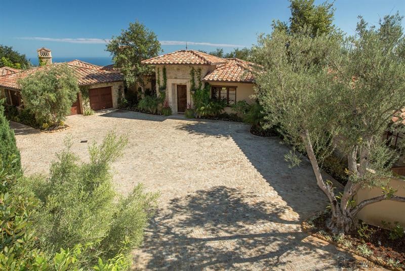 6 bedroom House For Sale: 1379 Oak..