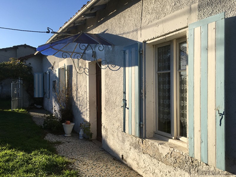Charming Villa To Renovate Set On Half.. - 2