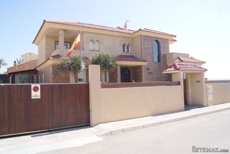 3 Bedrooms - Villa - Alicante - For Sale