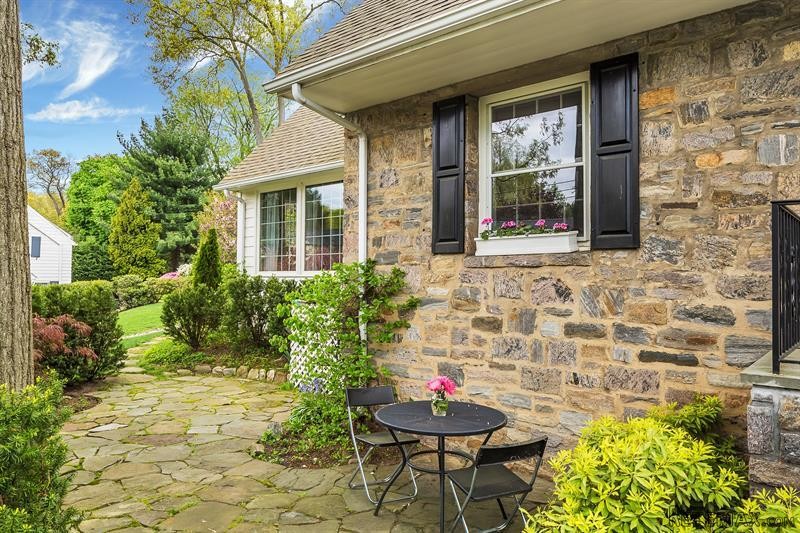 4 bedroom House For Sale: 122 Millard.. - 2