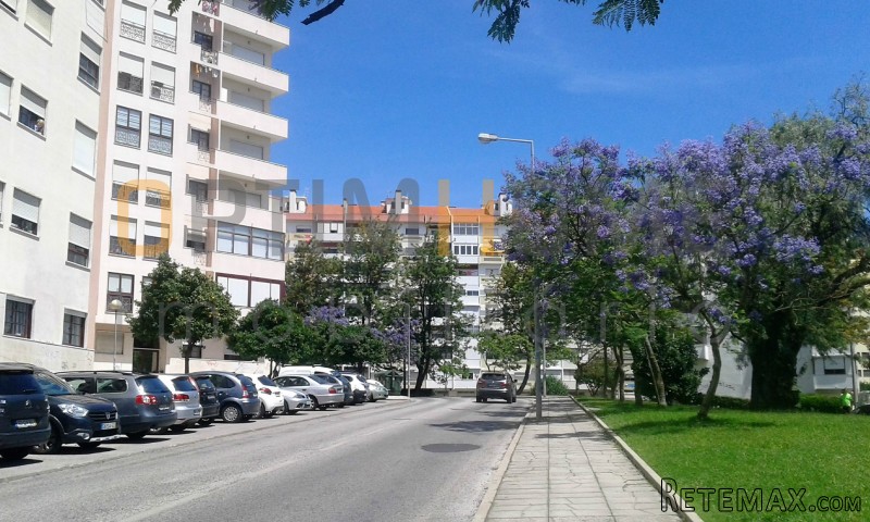 3 Bedrooms Flat For Sale - Lisboa