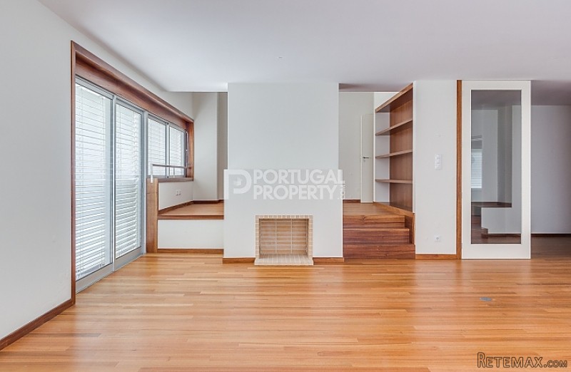 Gorgeous 4 Bedroom Apartment in Lordelo - 2