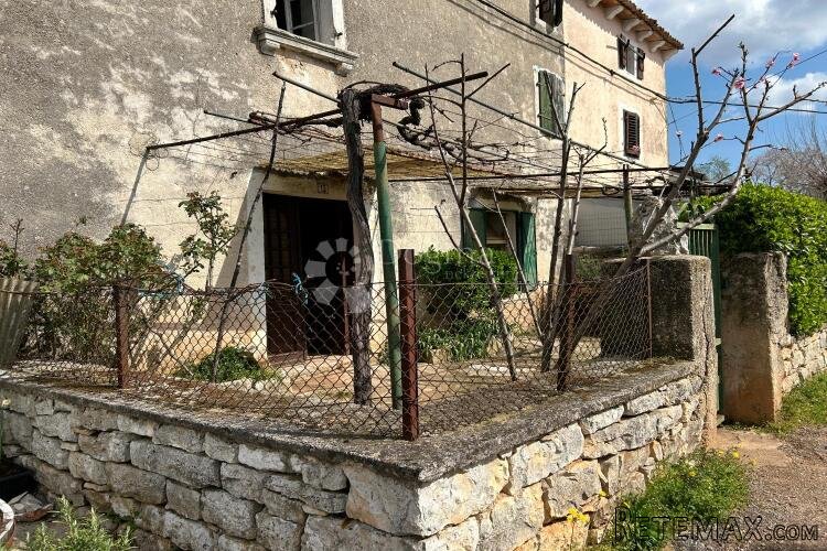 ROVINJ - autohtona kamena kuća s velikom okućnicom - 2