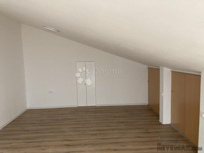 ROVINJ - MODERAN STAN U MIRNOM NASELJU - 2