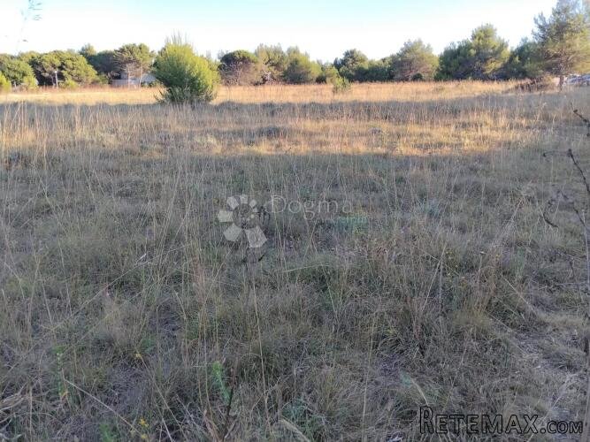 STRATEŠKI INVESTICIJSKI POTENCIJAL: Zemljište 1760 m² - Otok - 3