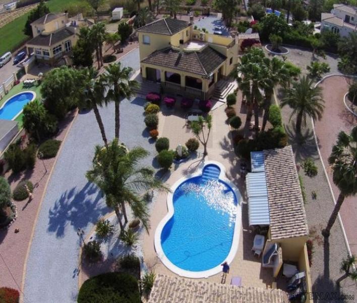 6 Bedrooms - Villa - Alicante - For Sale