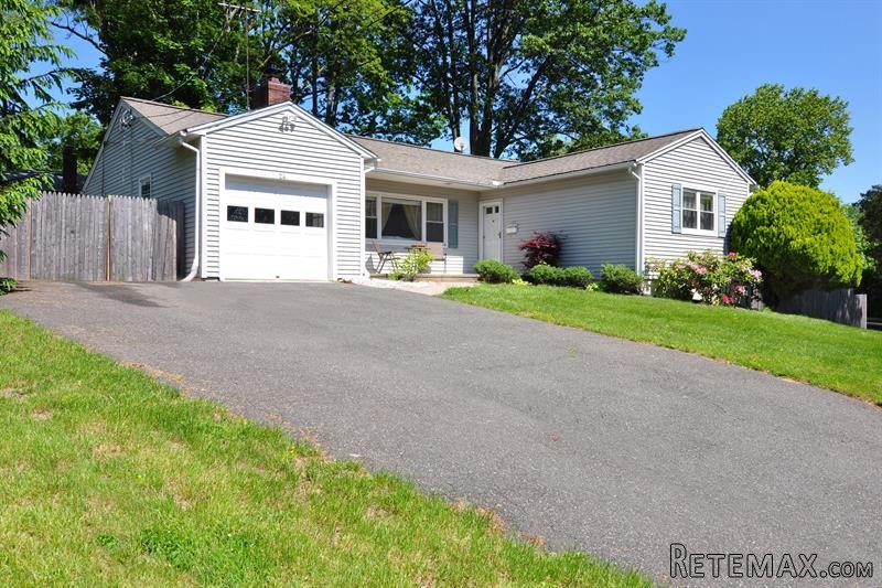 3 bedroom House For Sale: 24 Edgewood.. - 2