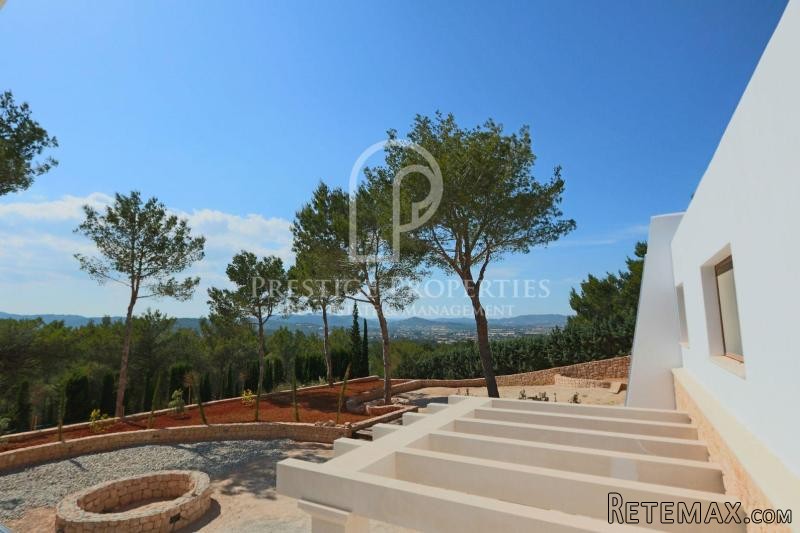 Large villa in a quiet rural area of..
