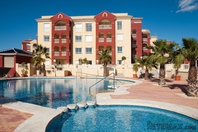 Los apartamentos están ubicados en Los Alcazares, en un.. - 2