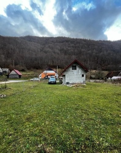 Na prodaju plac i kuca u Kolasinu - 2