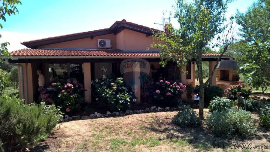 Poreč, prodaje se prizemnica sa 4000m građevinskog... - 2