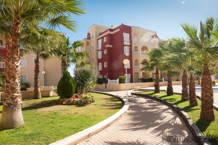 Los apartamentos están ubicados en Los Alcazares, en un.. - 3