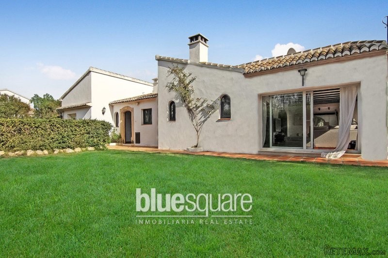 Spacious 6 bedroom villa in Javea