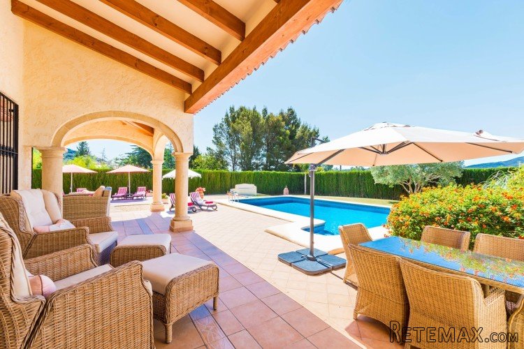 Well located 4 bedroom villa at the end of a small cul de.. - 5
