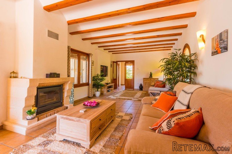 Well located 4 bedroom villa at the end of a small cul de.. - 6