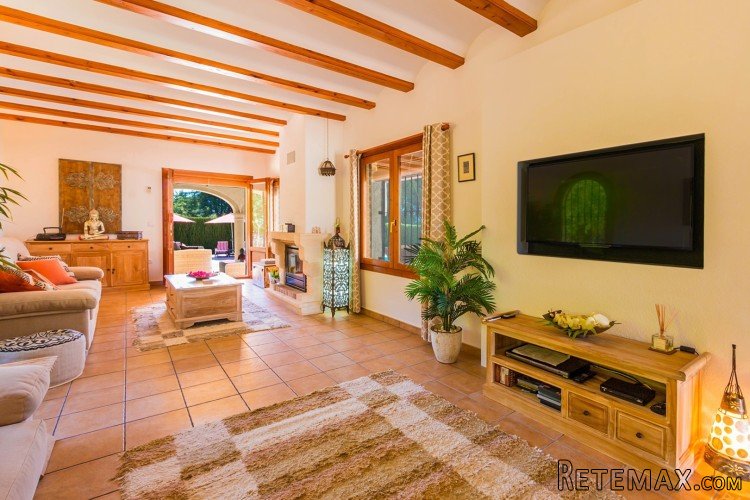 Well located 4 bedroom villa at the end of a small cul de.. - 7
