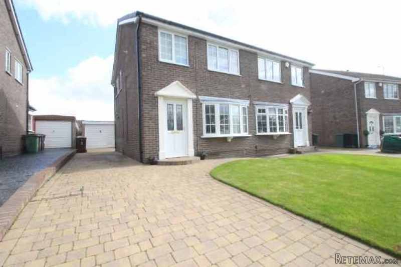 3 bedroom, Semi-detached House house..