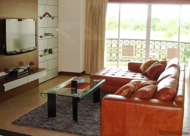 Luxury 1 bedroom corner condo..