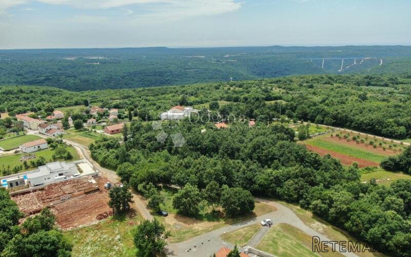 PRILIKA - građevinsko zemljište s 3 građevinske dozvole - 2