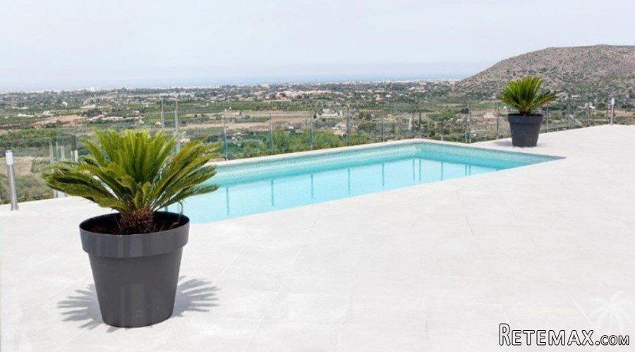 Stunning remodelled villa with clear lines and a.. - 2