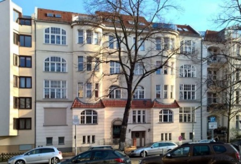 Renovated and Vacant Altbau Apartments..
