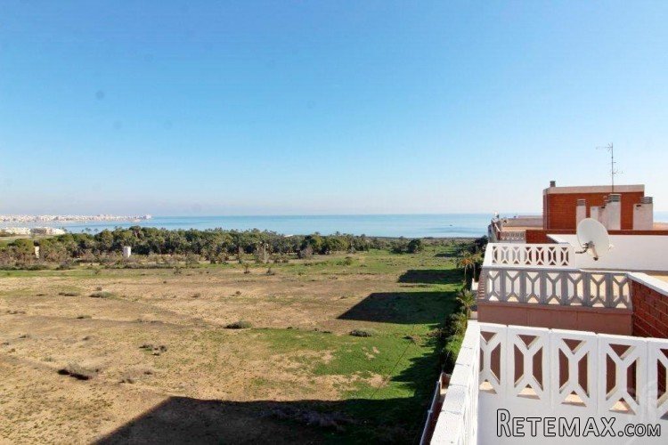 This cozy apartment is located in the Punta Prima.. - 5