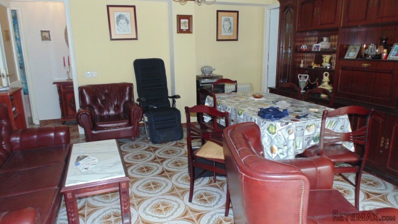 3 bedroom, 1 bathroom Apartment, (build..