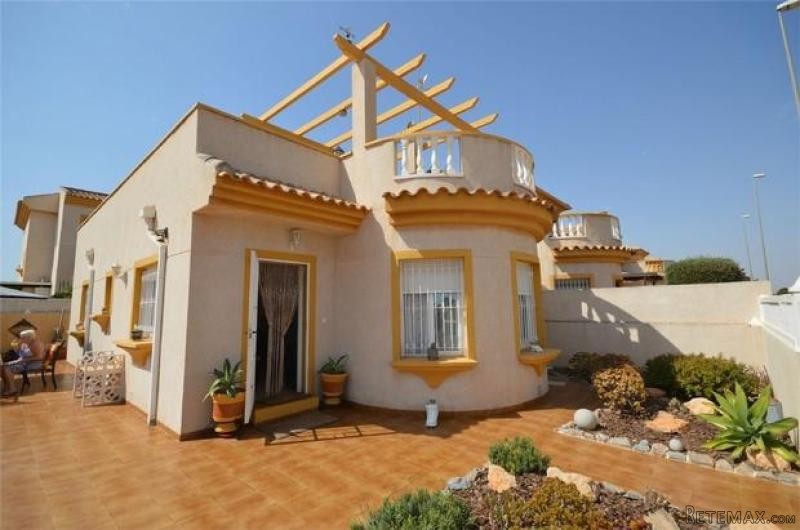 2 bedroom detached house for sale