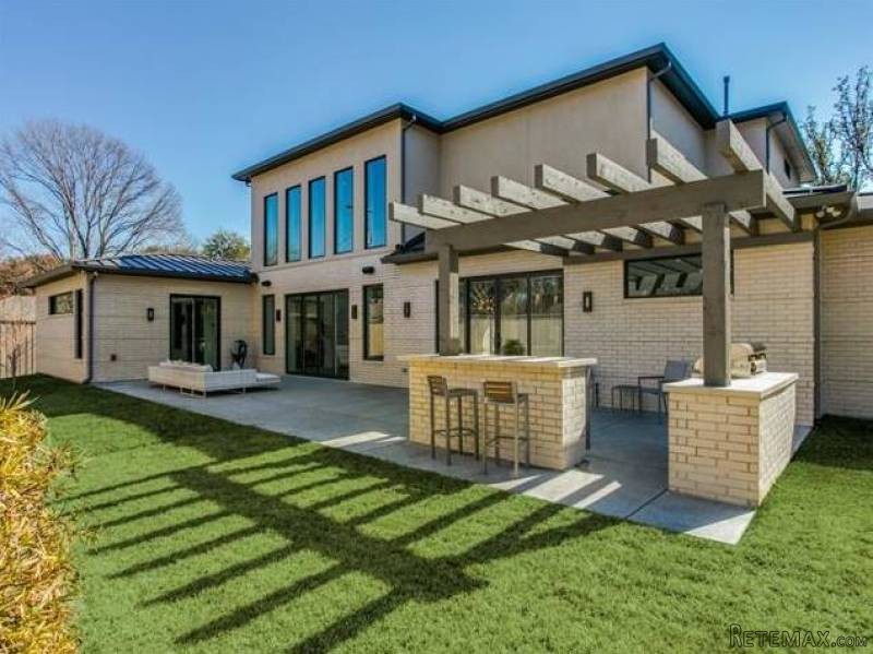 5 bedroom House For Sale: 4627 Alta.. - 2