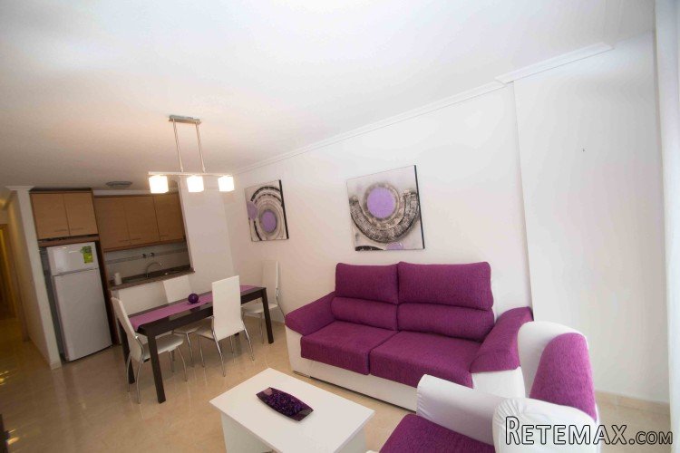 This modern decorated monkey-bed is located in the bustling.. - 3
