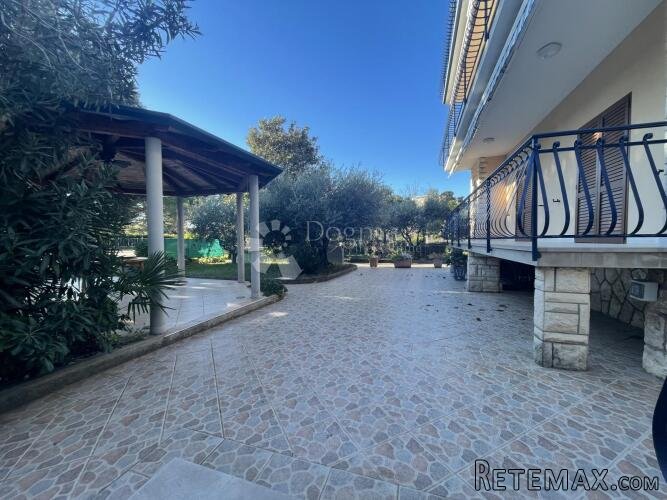 UMAG, PRVI RED, KUĆA S APARTMANIMA - 3