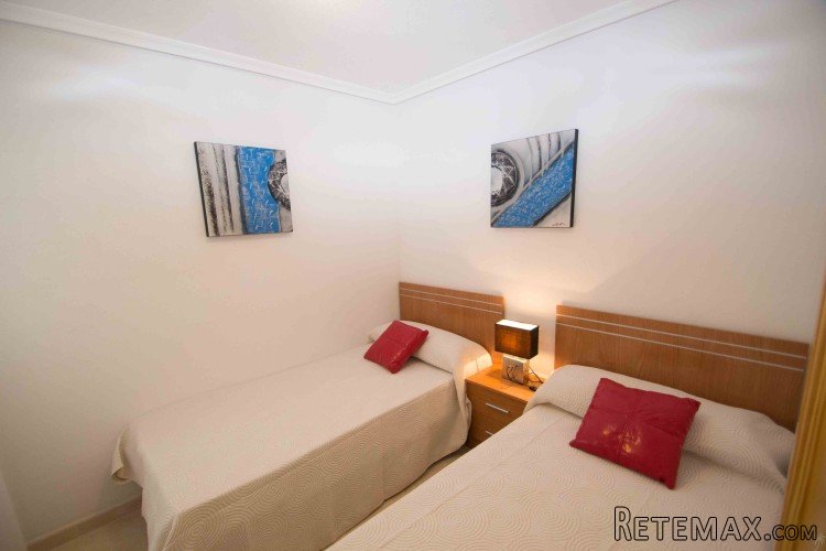 This modern decorated monkey-bed is located in the bustling.. - 4