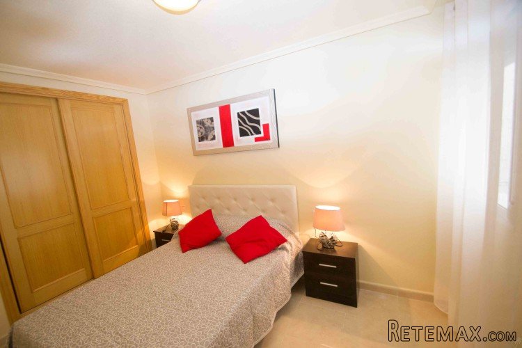 This modern decorated monkey-bed is located in the bustling.. - 5