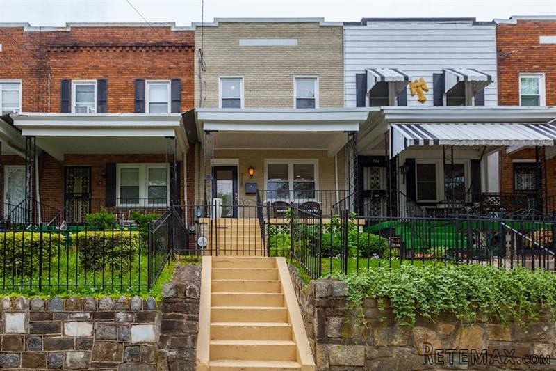 4 bedroom Town House For Sale: 718.. - 2