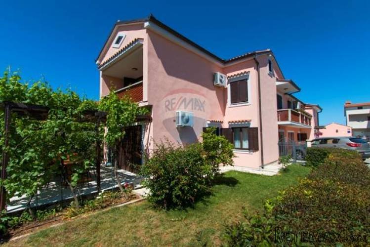 ISTRA, PULA, VELI VRH, dvije kuće s bazenom